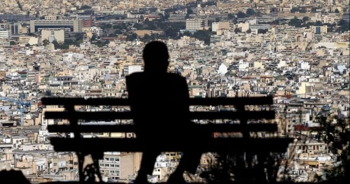 Η Μεσαία Τάξη στη «μέγκενη» της φτωχοποίησης ΣΥΡΙΖΑΝΕΛ: Ρεκόρ στις αποποιήσεις κληρονομιών, ακίνητα στο Δημόσιο